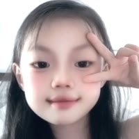 小洛.很可爱。